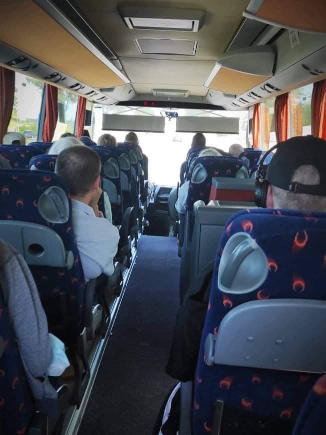zdjęcie w środku w autobusie podczas wycieczki