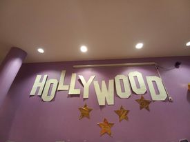 Napis Hollywood na ścianie